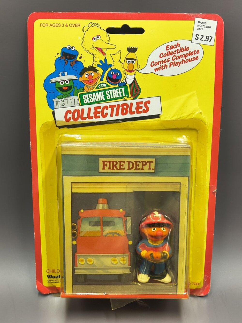 Vintage Sesame Street Fireman Ernie Figure & Fire Department Playhouse 1987